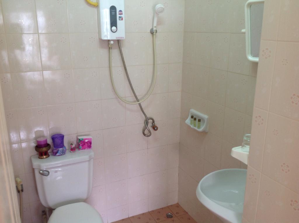 Sunshine Guesthouse Patong Rum bild