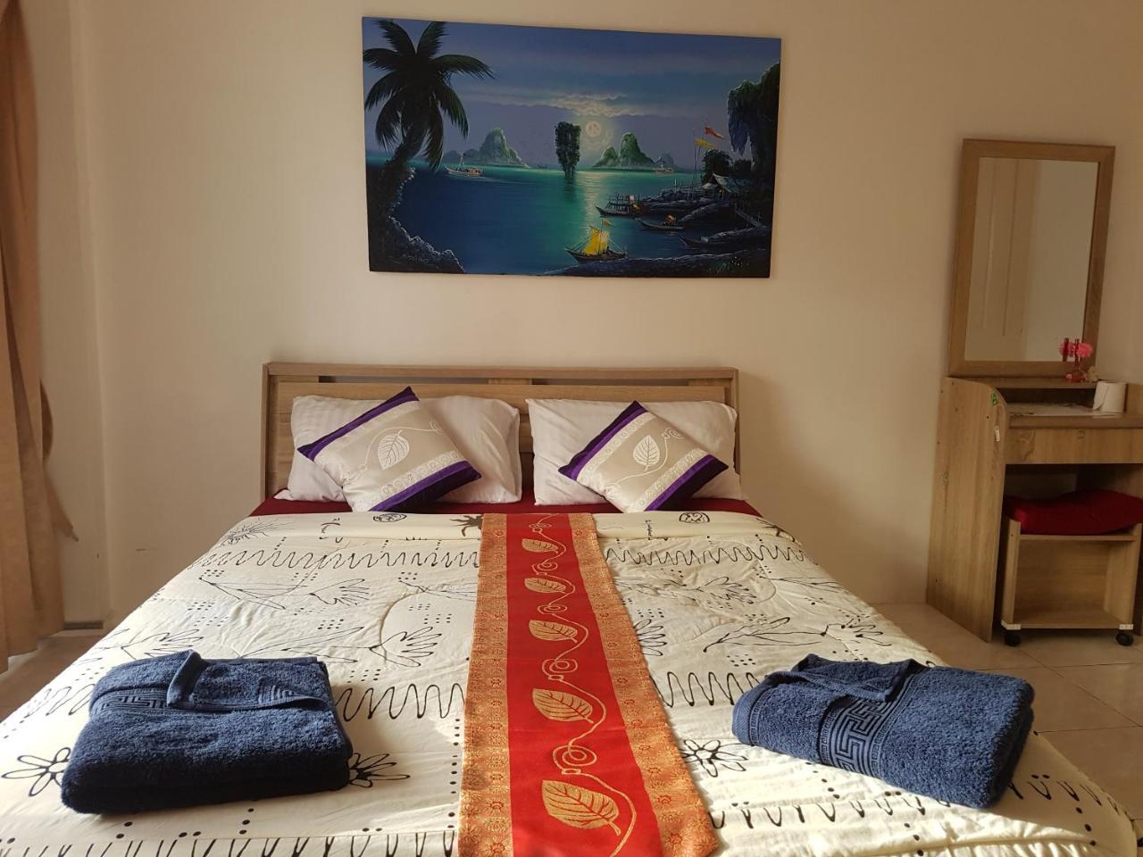 Sunshine Guesthouse Patong Exteriör bild