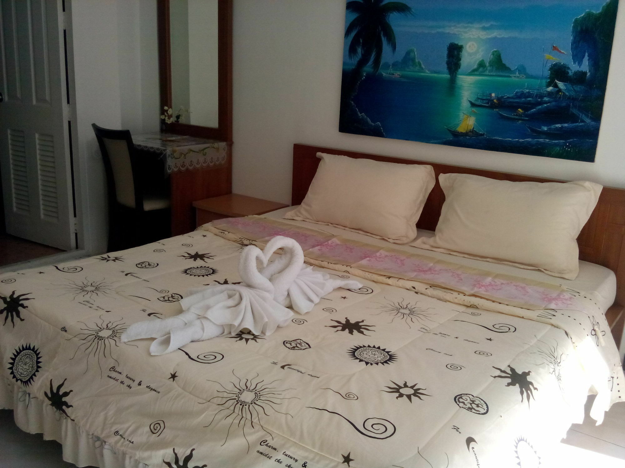 Sunshine Guesthouse Patong Exteriör bild