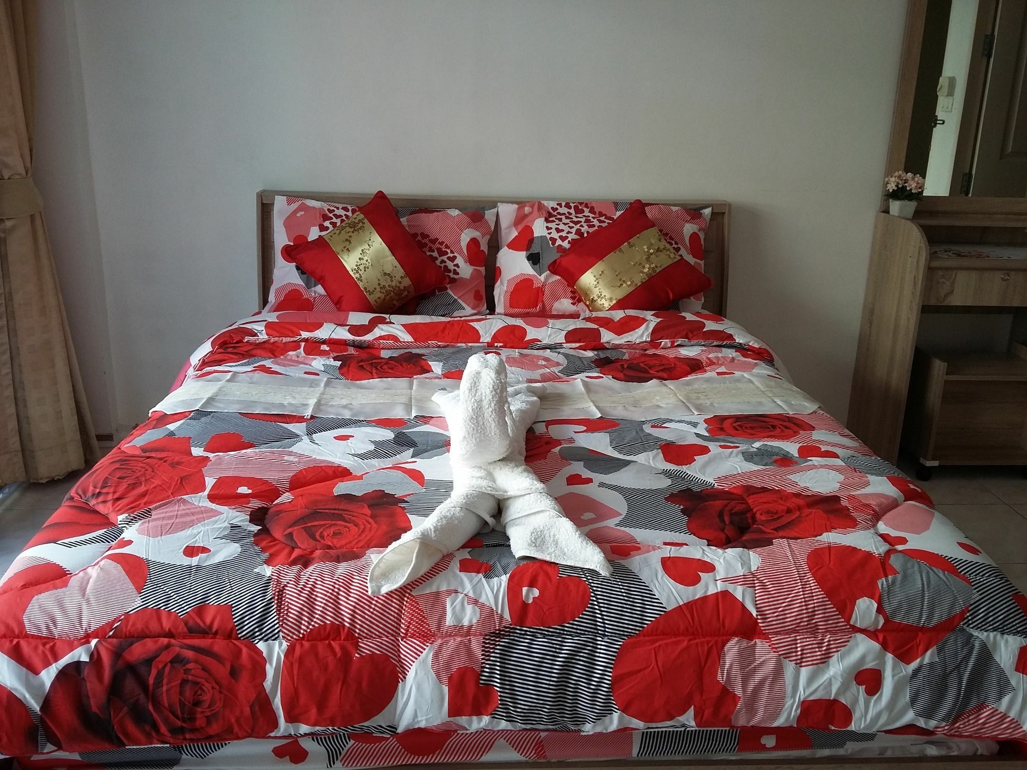 Sunshine Guesthouse Patong Exteriör bild