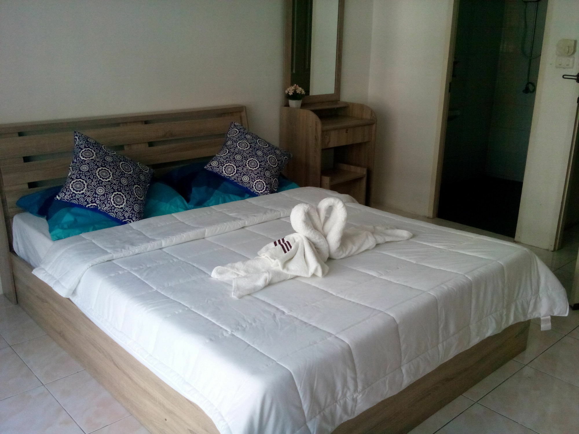 Sunshine Guesthouse Patong Exteriör bild
