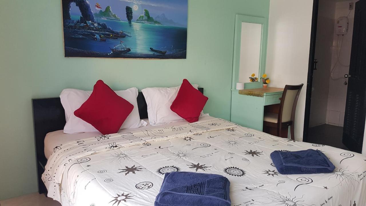 Sunshine Guesthouse Patong Exteriör bild